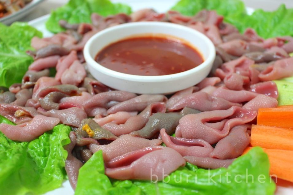 Gaebul Urechis unicinctus,strange food in korea,korean exotic food,weird korean food,korean strange food (1)