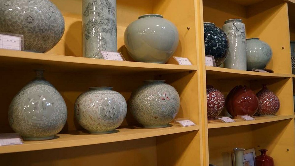 Jeju Island pottery (1)