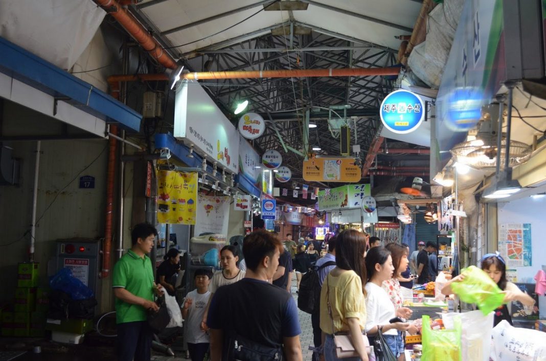 Jeju Dongmun Traditional Market - Living + Nomads – Travel tips, Guides ...