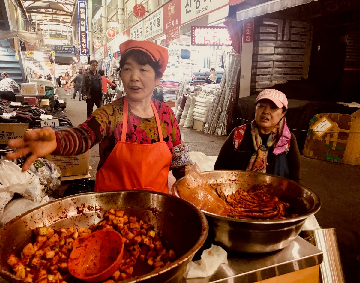 seomun market jeju,things to do at night in jeju (13)