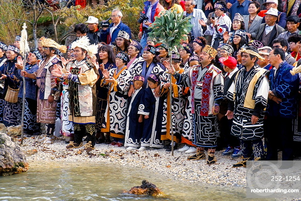 Marimo Festival at Lake Akan (2)