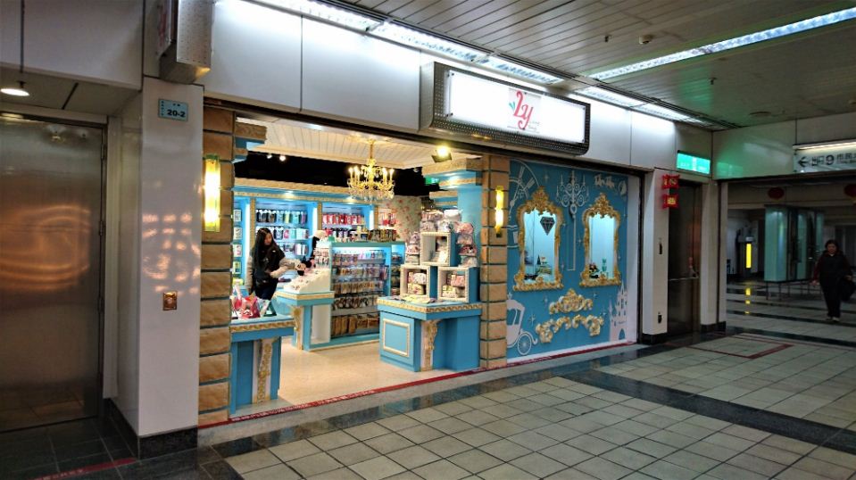Where to shop in Taipei blog East Metro Mall (1)