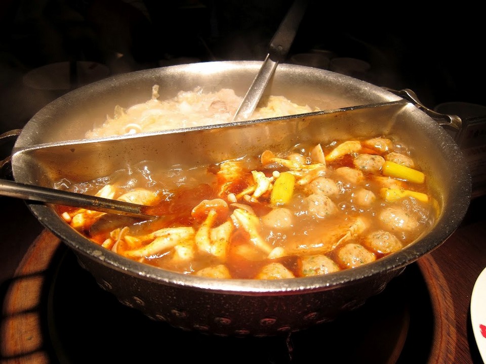 Taichung best restaurants Ding Wang Spicy Hotpot (1)