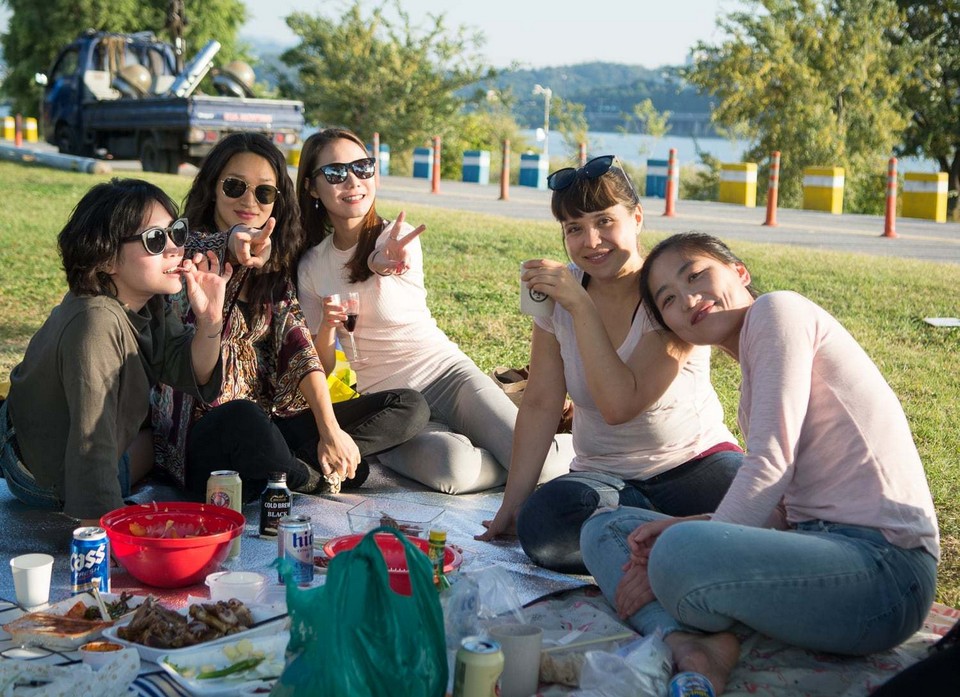 seoul han river picnic,sunset,night,things to do in seoul at night
