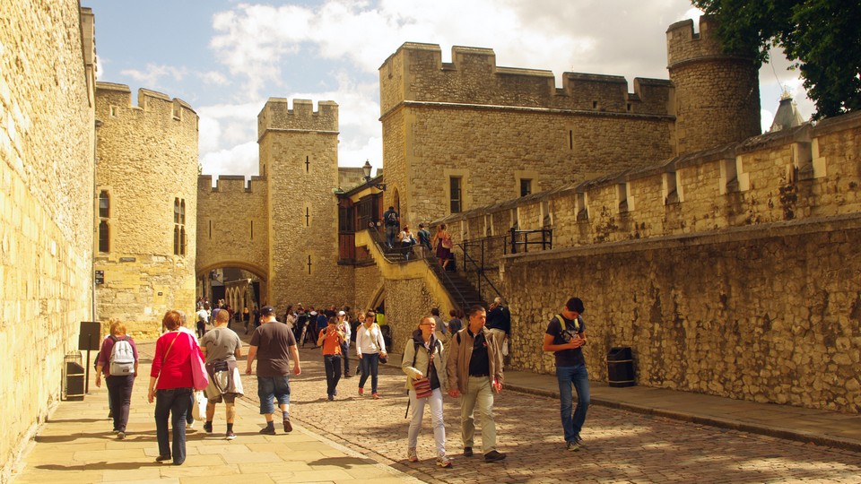 Best places to visit in London Tower of London (1)