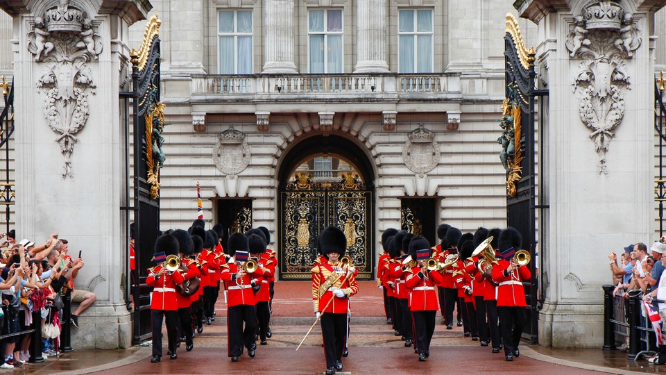 Where should I go in London Buckingham Palace (1)