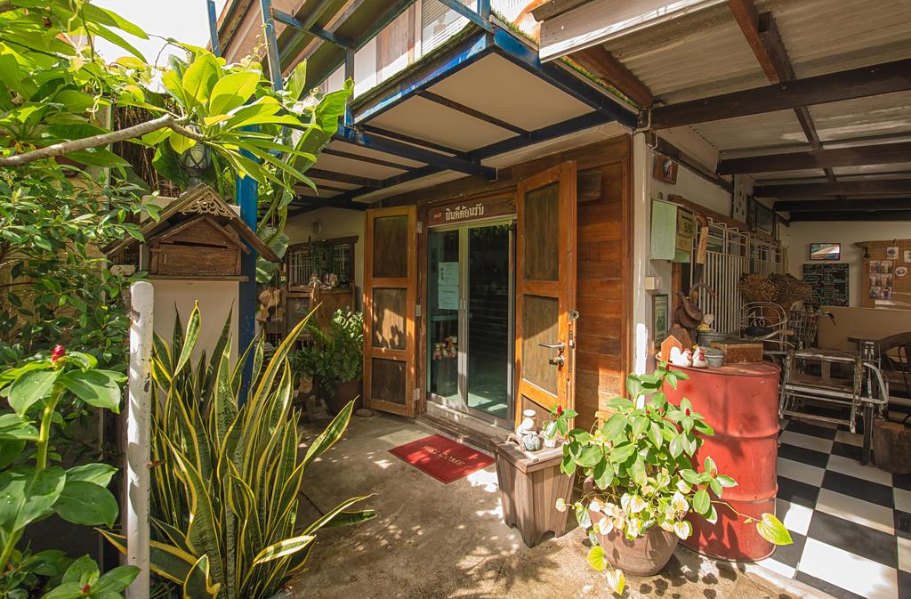 Best hostels in Bangkok Thailand Sud Soi Guest House (1)