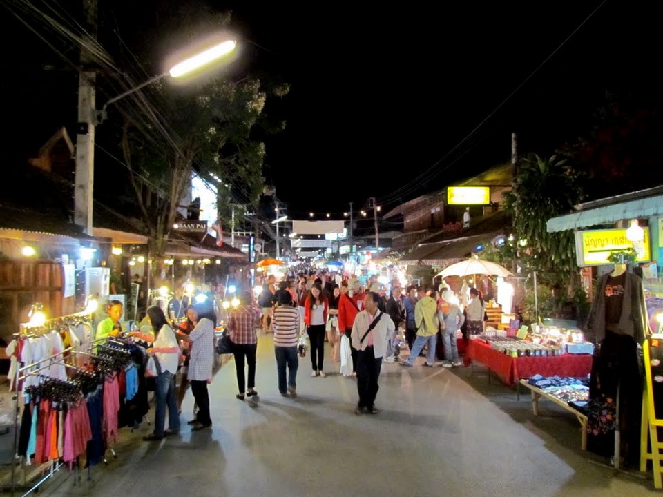 Explore the Pai night market (1)