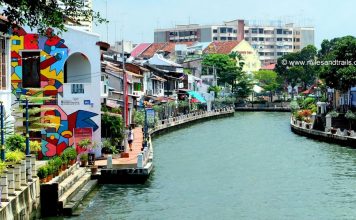 Malacca day trip from KL — What to do in 1 day in Malacca & Suggest Malacca itinerary 1 day perfectly 1 day in Melaka Sailing on the Malacca River (1)