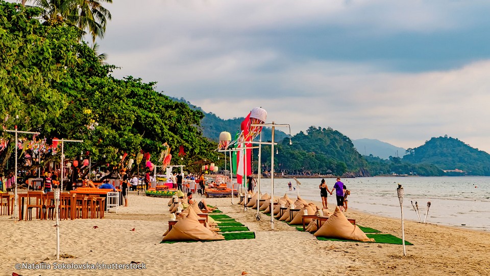 Top beaches in Thailand White Sand Beach — Koh Chang (1)