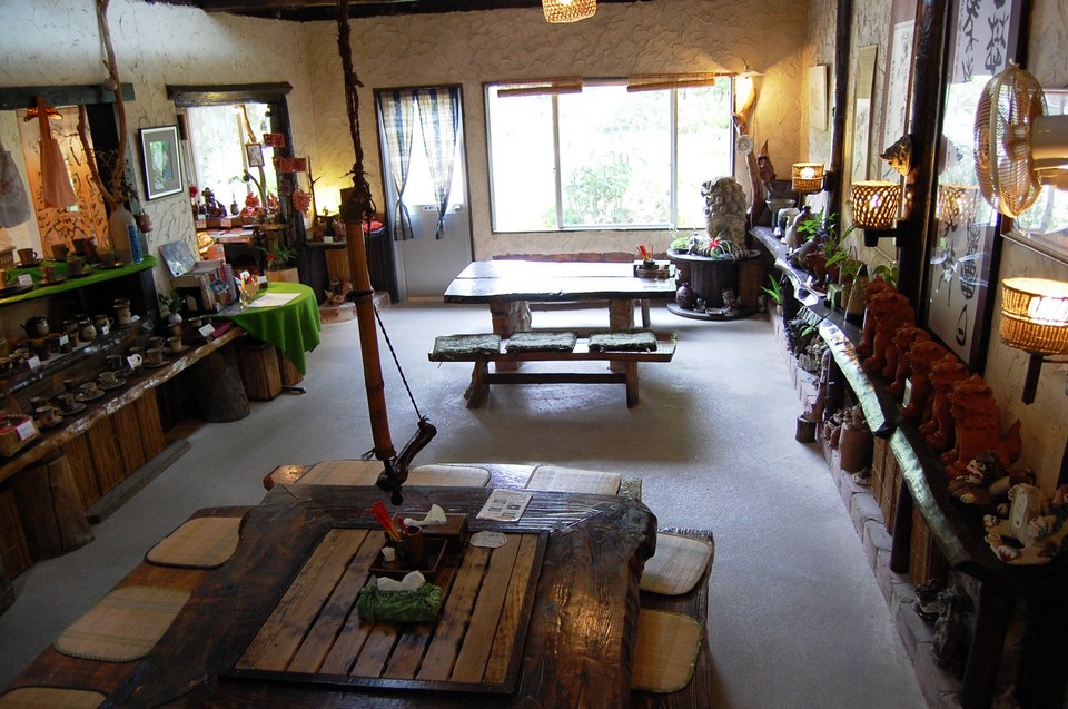 Best cafes in Okinawa Yachimun Kissa Shisa-en (Yachimun café) (1)