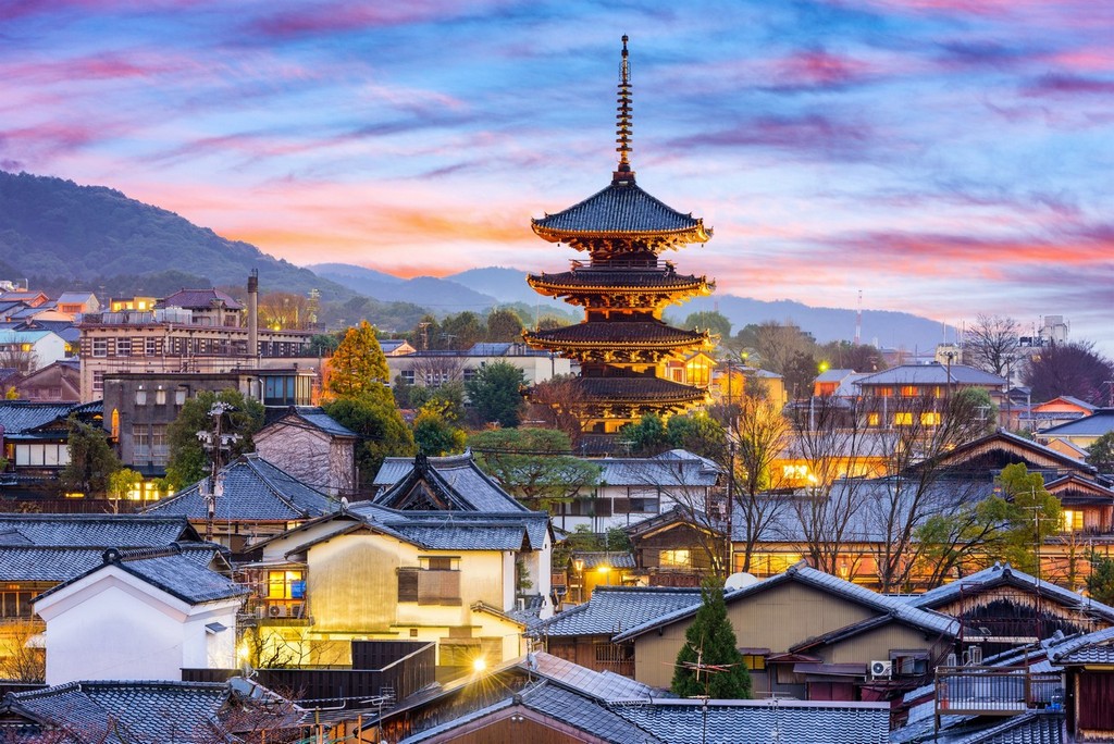 kyoto-japan-cityscape-in-higashiyama-historic-district-626644001