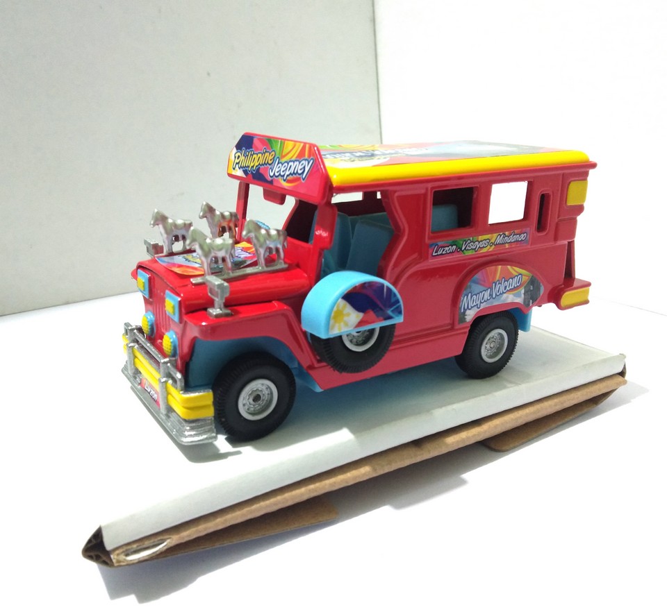 Famous things to buy in Philippines Jeepney model (2)
