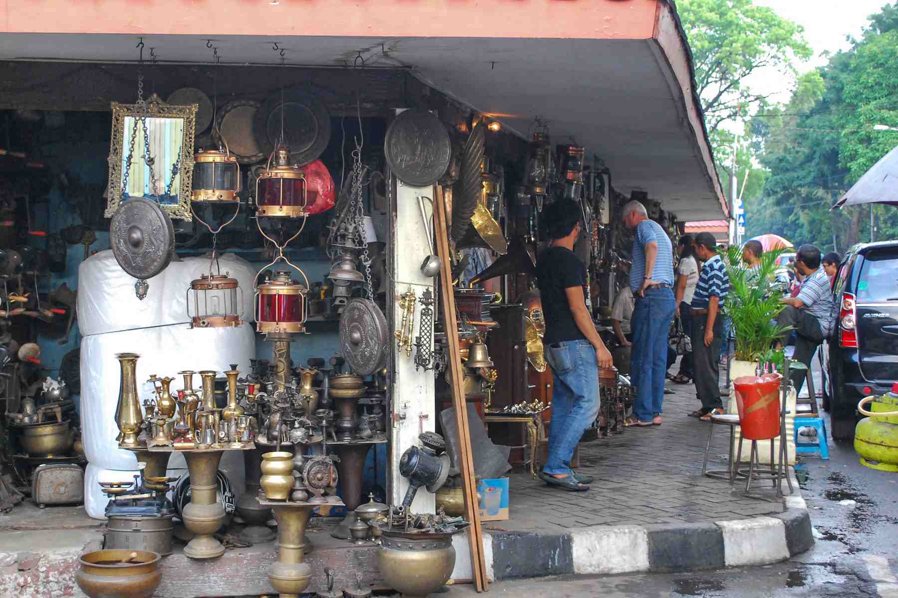 Jalan Surabaya Antique Market