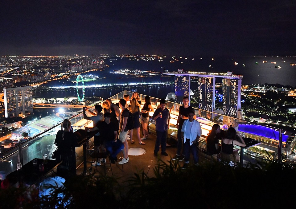 Best sky bar in Singapore 1 ALTITUDE (2)