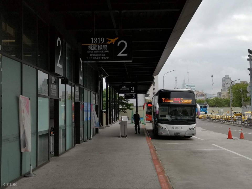 How to get from Taoyuan Airport to Taipei by bus (3)