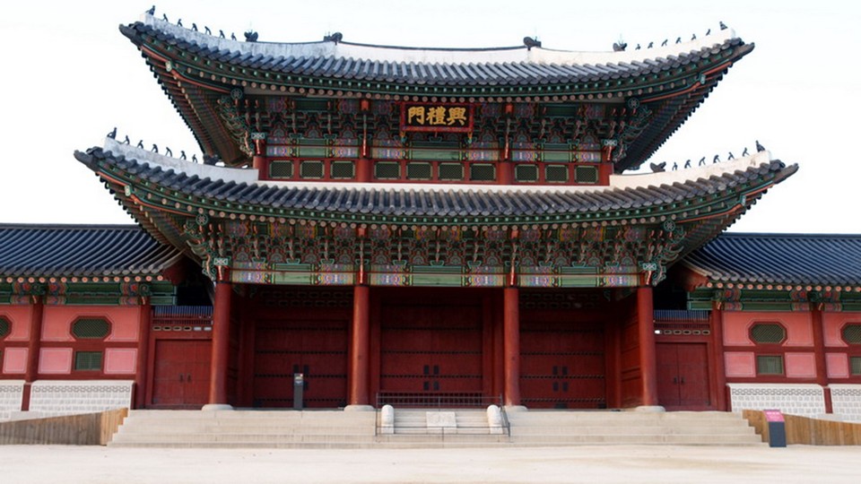 Enter your Joseon-dynasty dreams by renting a hanbok in Seoul