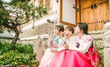 South Korea itinerary 5 days. How to spend 5 days in Korea to explore Seoul & Jeju on a budget hanbok guide