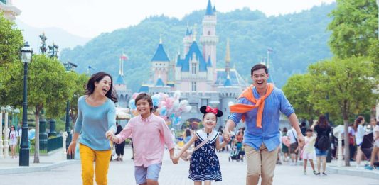 Guide to Buying & Using Hong Kong Disneyland Online Tickets
