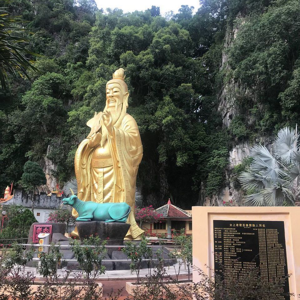 Must-visit Sam Poh Tong temple