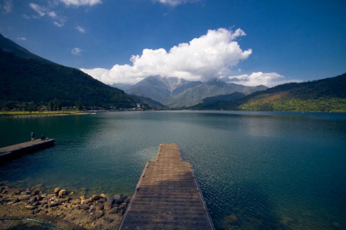 A peaceful beauty of Liyu lake