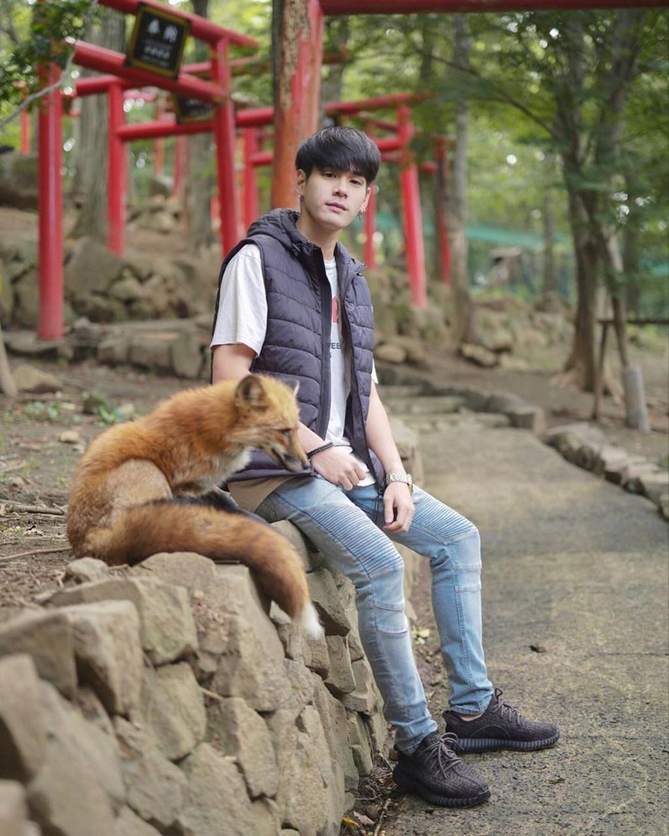 Tourist with zao fox