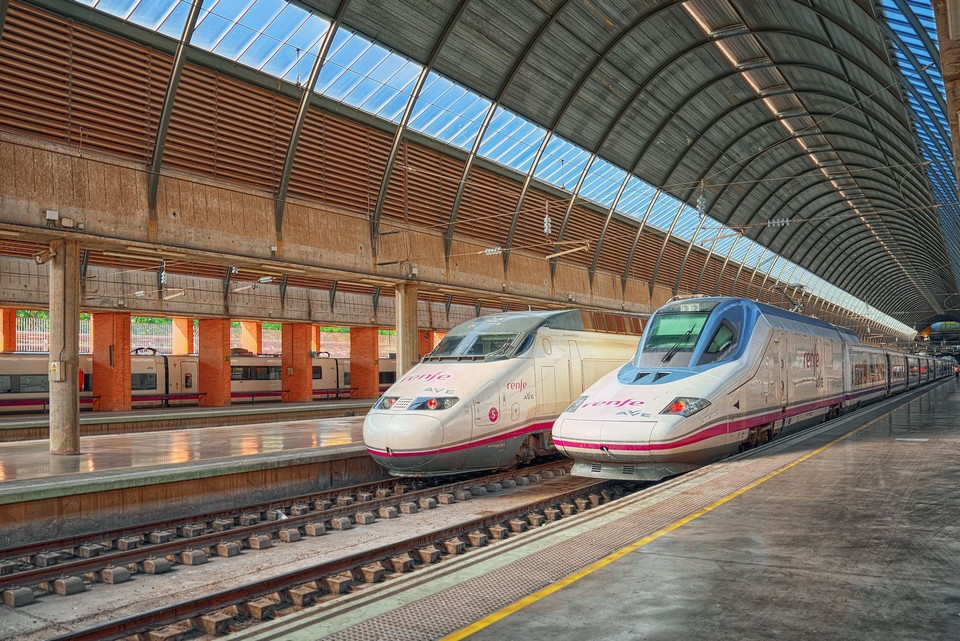 how to travel spain by train