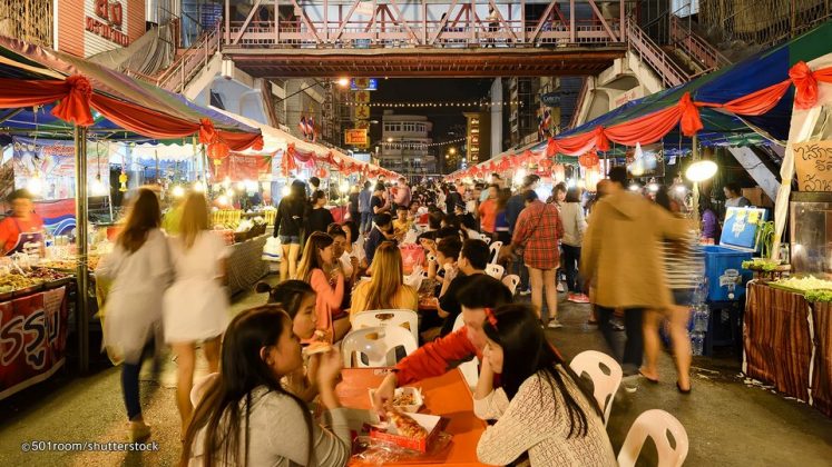 Explore Chiang Mai Night Bazaar Market — How to go & must-eat food in ...