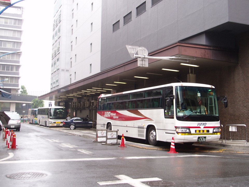 Shinjuku-Highway-Bus-Terminal.jpg