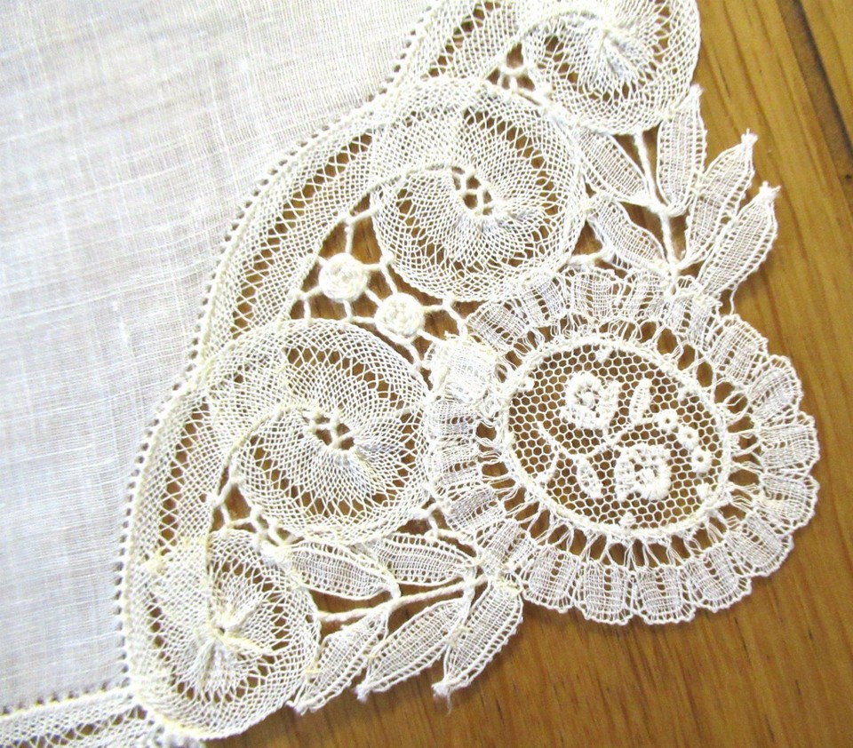 What to buy in Belgium Lace fabrics and lace products (1)