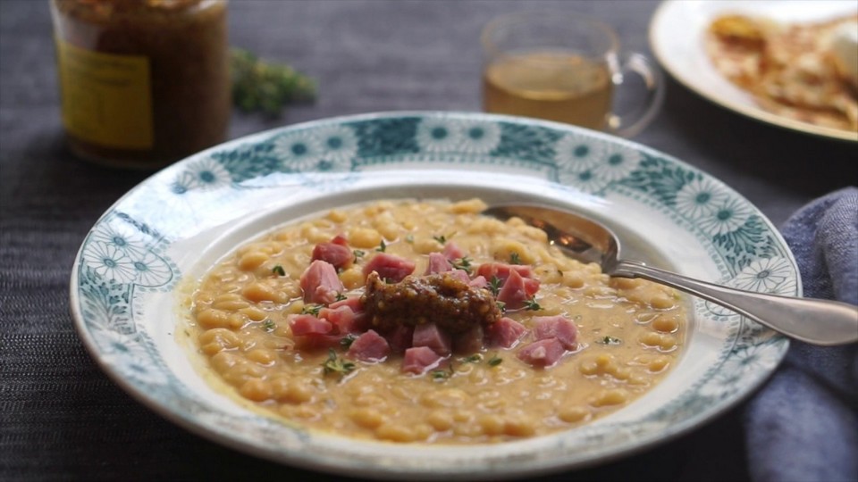 Ärtsoppa (Swedish Pea Soup) and bacon