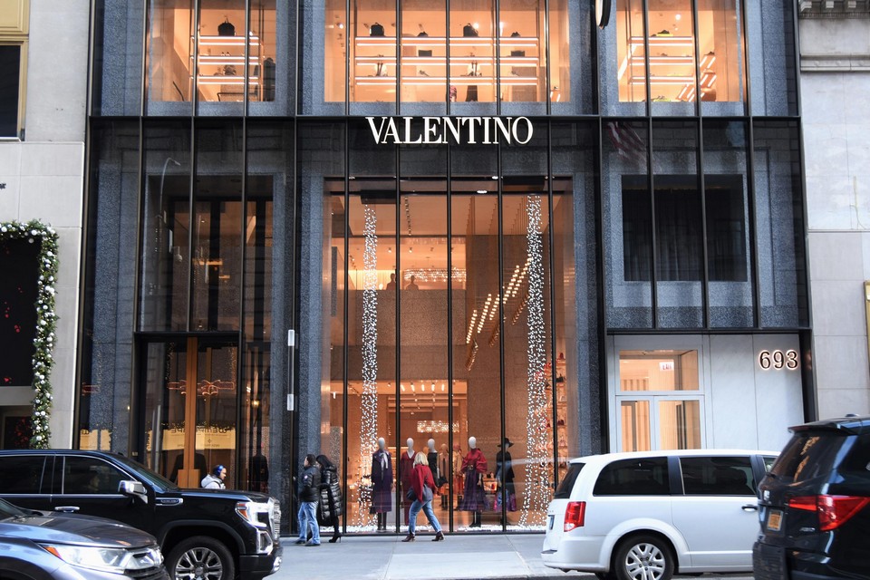 Valentino-Manhattan-NYC-DSC_1315 - Living + – Travel tips, Guides, News & Information!