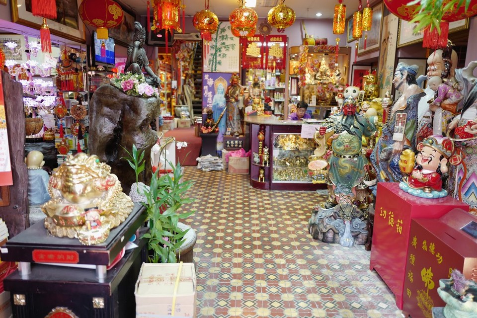 Buddha statue shop