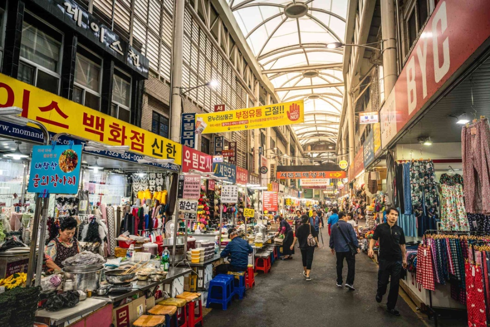 daegu-seomun-covered-market-during-daytime-alley-view-with-food-and-clothes-stalls-and-people-in-daegu-south-korea-1191860116-413f86c05c8b4e4e8b202d431ab1ac7a