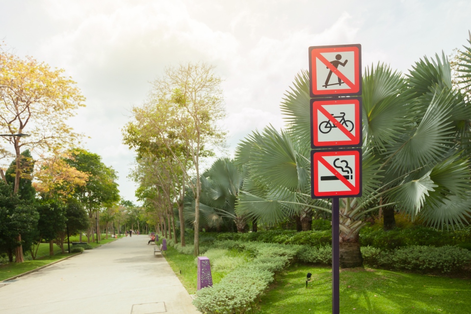 Signs of No littering in Singapore