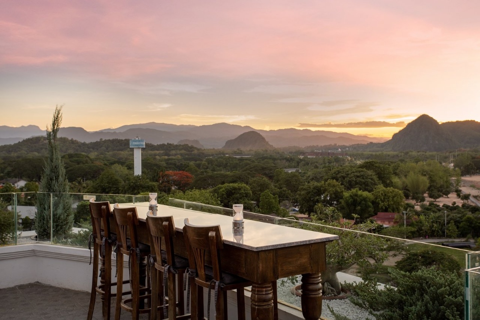 The Peak Wine and Grill chiang rai7