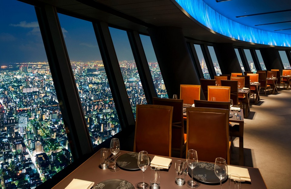 A magnetic night spot at Tokyo Skytree restaurant