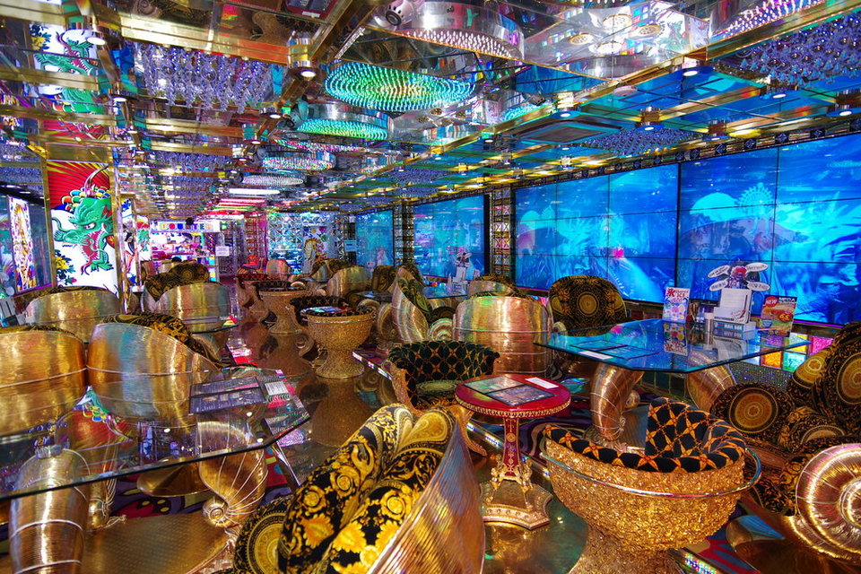 Robot Restaurant, Tokyo