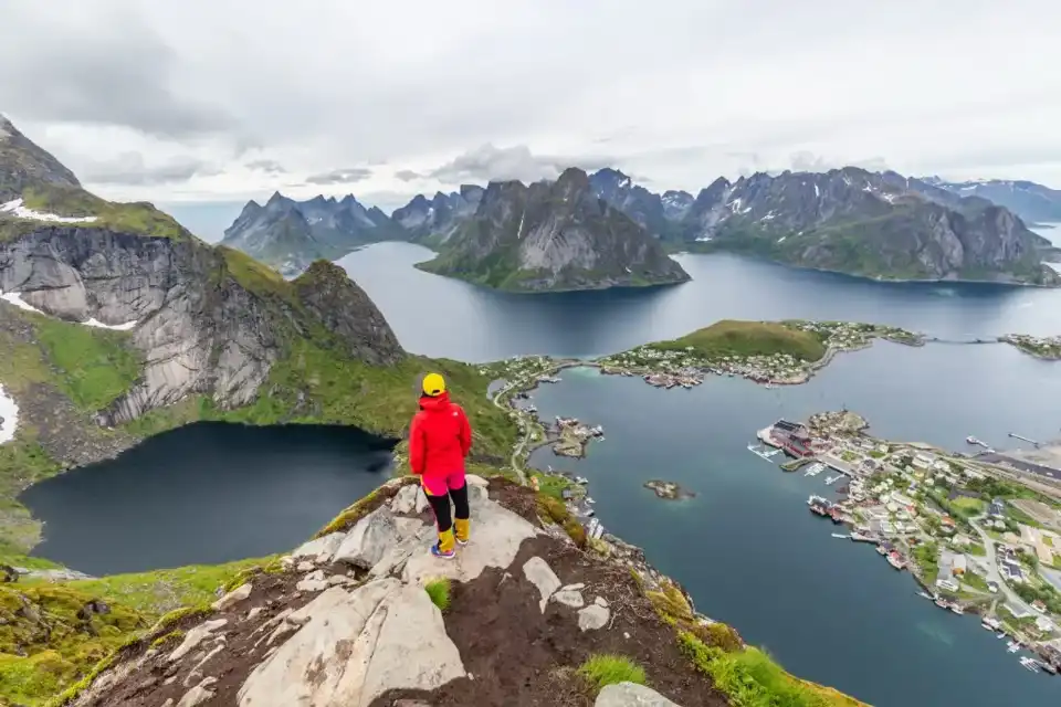 Reine là trên đỉnh Reinebringen lofoten