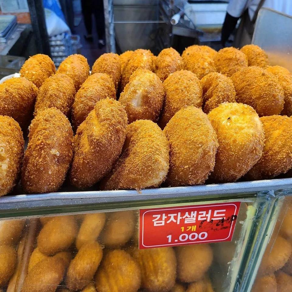 Croquettes store at Mangwon Market Seoul, South Korea 2