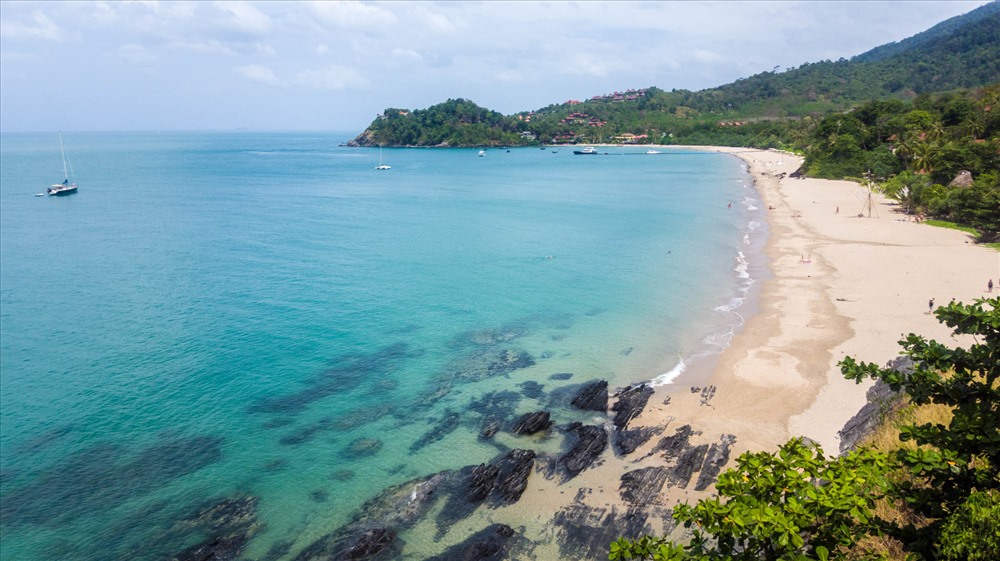 Kantiang Bay Beach is the most beautiful beach on Koh Lanta. Photo- T. L.