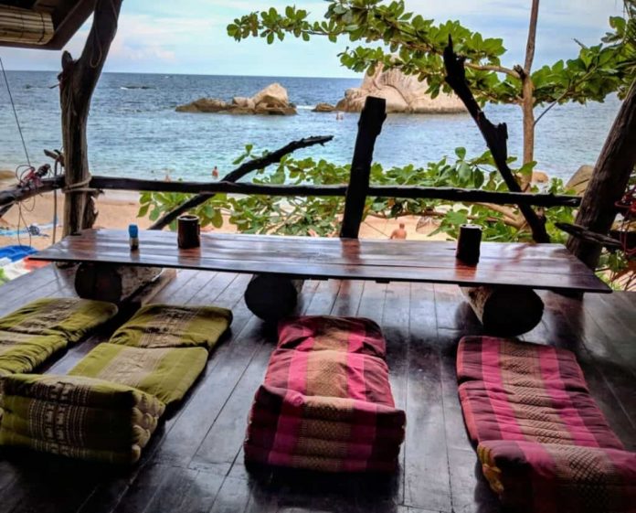 Best nightlife in Koh Tao — 10+ vibrant & best bars in Koh Tao Living