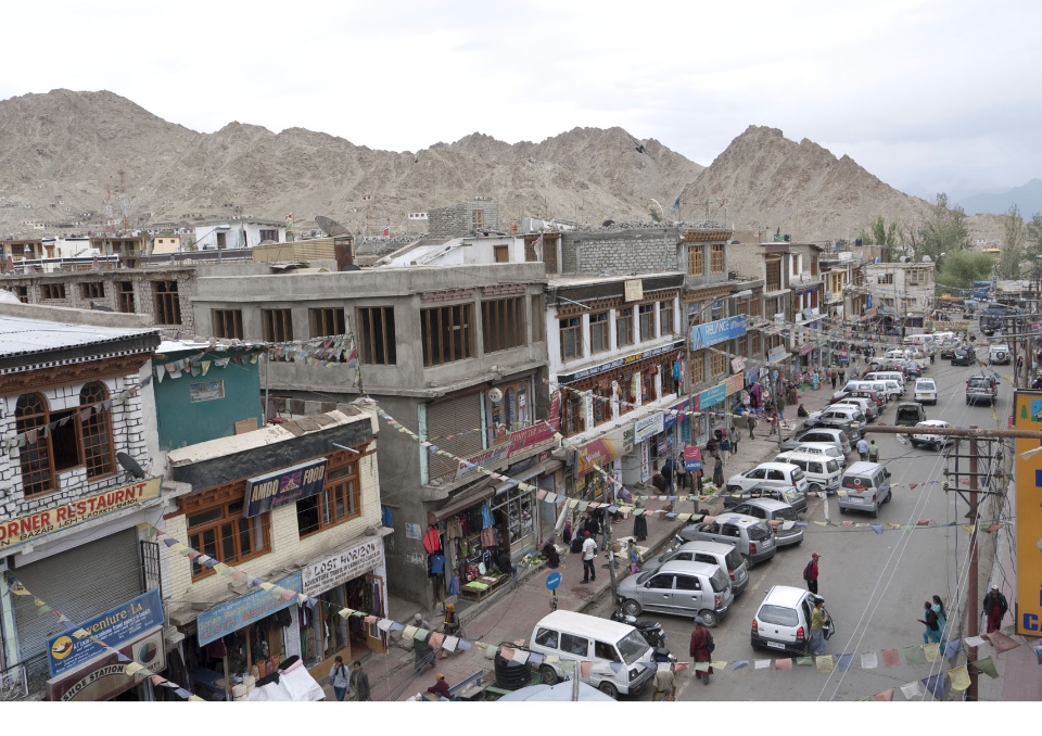 Shopping-in-Ladakh-MainBazaar1