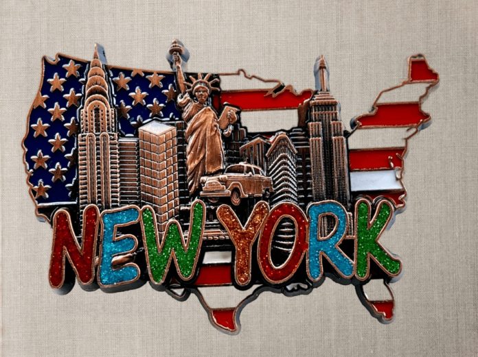 What to buy in New York City? — 13+ must have souvenirs, gifts & best