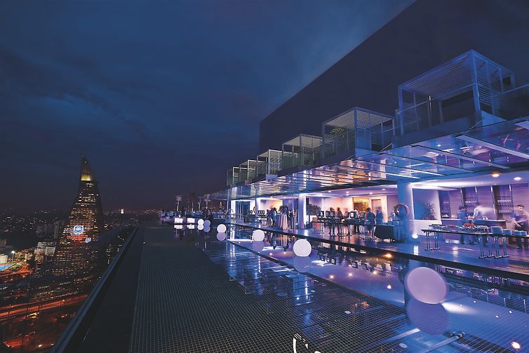 swimming pool of Fraser Kuala Lumpur hotel0