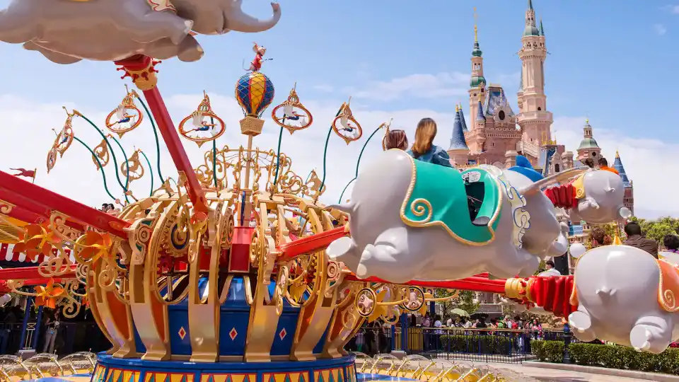 Shanghai-Disneyland_Dumbo-flying-elephant