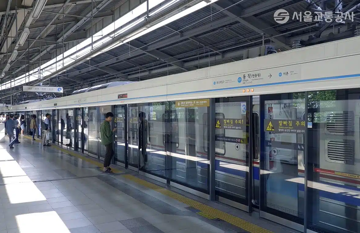 seoul-metro-train.jpg
