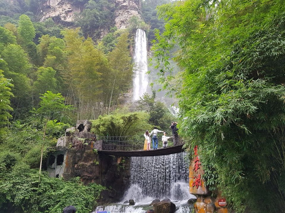 mountain-zhangjiajie4 waterfall-within-baofeng