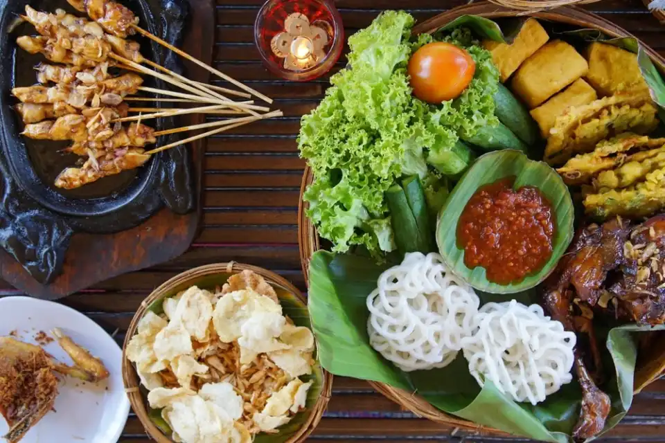 Lost in Bandung’s Food Paradise