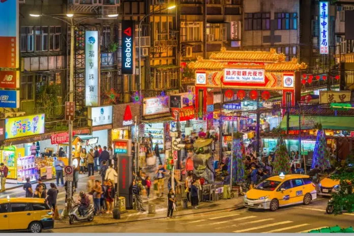 raohe night market taipei taiwan